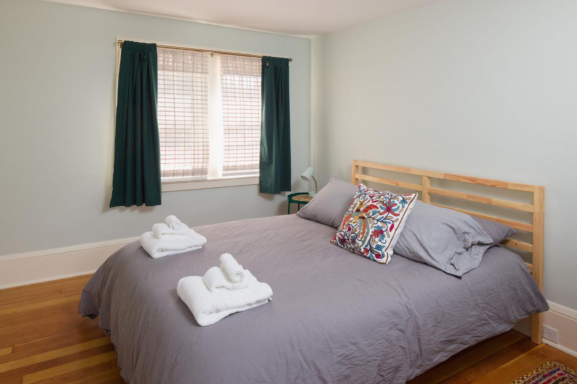 Queen City Bungalow & Cottages Burlington Esterno foto